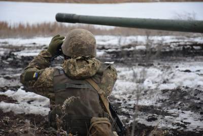 На Донбассе вражеским выстрелом ранен украинский военнослужащий