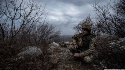 На Донбассе из-за обстрела боевиков ранен боец ООС