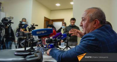 Генерала Мовсеса Акопяна допросили в Специальной следственной службе Армении