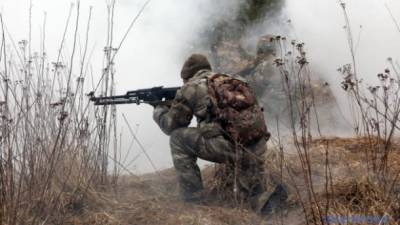 На Донбассе в результате обстрела украинский военный получил осколочное ранение