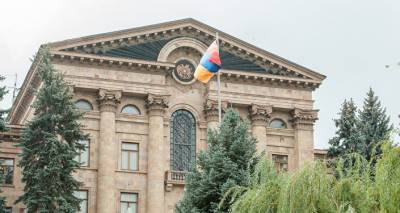 Парламент проведет внеочередное заседание по вопросу отмены военного положения в Армении