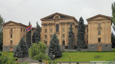 Армения анонсировала заседание по вопросу отмены военного положения