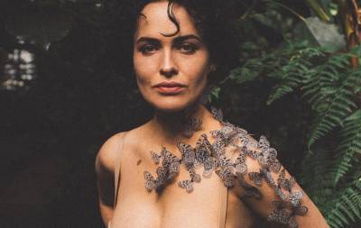 В леопарде, глубоких декольте и с открытой спиной: Даша Астафьева примерила свои самые горячие образы