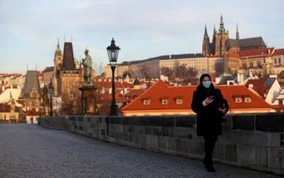 В Чехии до 12 декабря продлили режим ЧС из-за коронавируса