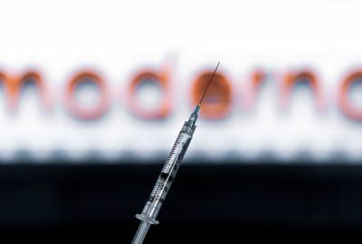 В МОЗ рассказали, кого вакцинируют от коронавируса и сколько доз получит Украина