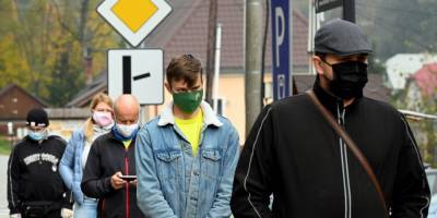 Жителям Словакии запретили перемещаться по стране без теста на коронавирус