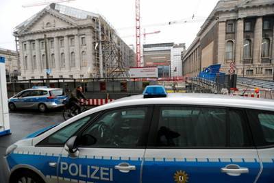 Мужчина с холодным оружием ранил несколько человек в Германии