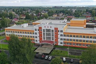 Новая школа в Рыбинске пошла трещинами.