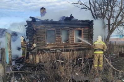 В Комсомольске-на-Амуре сгорел жилой деревянный дом