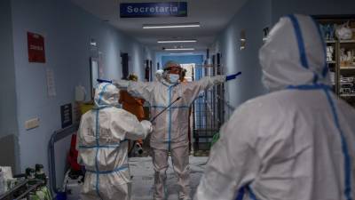 Франция и вторая волна коронавируса: новые рекорды, недоверие и усталые врачи