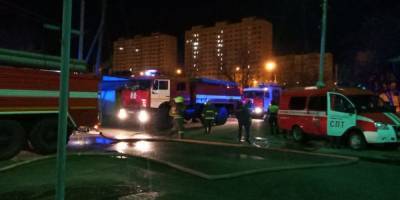 В Астрахани 36 человек тушили крупный пожар