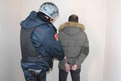 В Оренбурге росгвардейцы задержали мужчину, который украл обувь