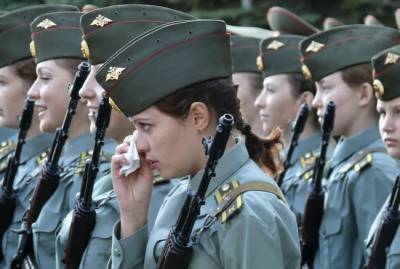 Российским женщинам предложили «отдать долг» Родине