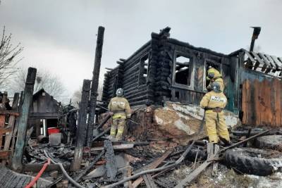 За ночь в двух пожарах погибли трое южноуральцев