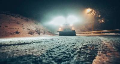 В окрестностях Тбилиси идет расчистка дорог от снега