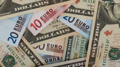 Доллар растет к рублю на торгах Мосбиржи