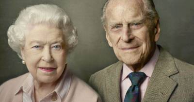 Королева Елизавета II и принц Филипп празднуют 73-ю годовщину свадьбы