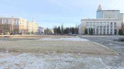 На площади Ленина в Воронеже началась установка катка