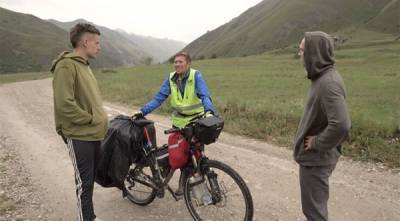 Слесарь из Уфы проехал 2500 км на велосипеде и засветился в выпуске Дудя. Теперь он звезда: прохожие просят о фото, приглашают в гости в Америку и в Аргентину