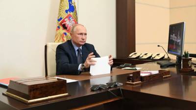Путин поручил кабмину определить численность служащих Минцифры