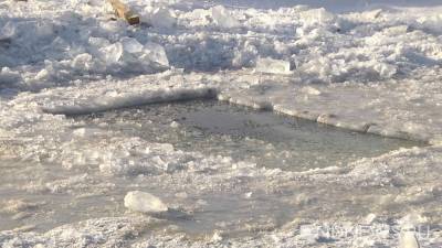 На озере Шемпат ищут мужчин на снегоходе: возможно, они провалились под лед