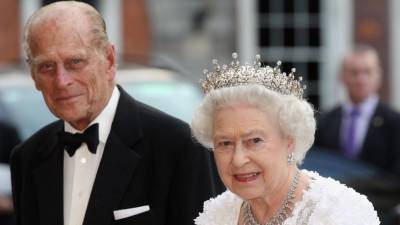73 годовщина свадьбы Елизаветы II и принца Филиппа: новое фото королевской пары