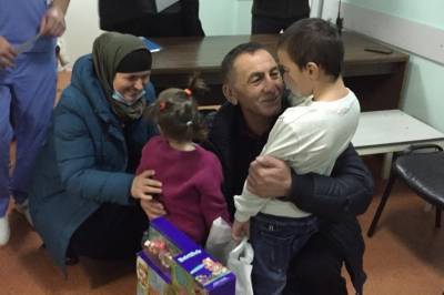 Восемь российских детей, вывезенных из Сирии, переданы родственникам на Северном Кавказе