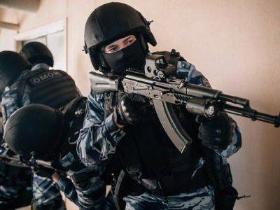 Вооруженный ОМОН ворвался рано утром в квартиры свидетелей Иеговы в Нижнекамске