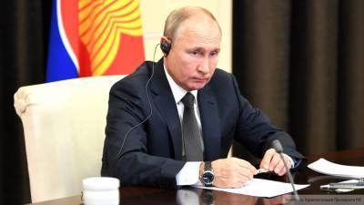 Путин заявил о важности истории на форуме "Уроки Нюрнберга"