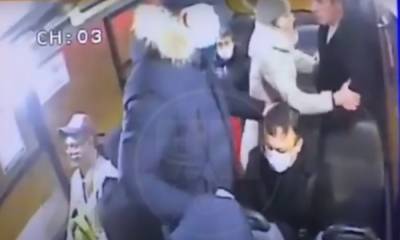 Мужчину убили после того, как он попросил пассажиров маршрутки надеть маски