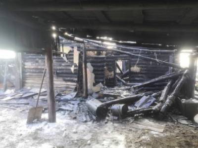 В Зауралье на пожаре в жилом доме погиб человек, еще один пострадал. СКР начал проверку