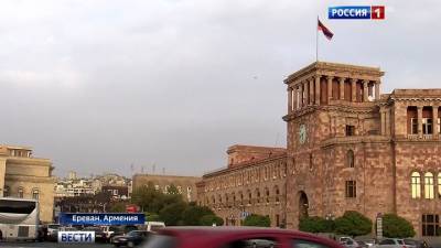 Министры обороны и труда Армении покинули свои посты