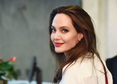Блондинка без бровей: Анджелина Джоли шокировала новым образом для фильма