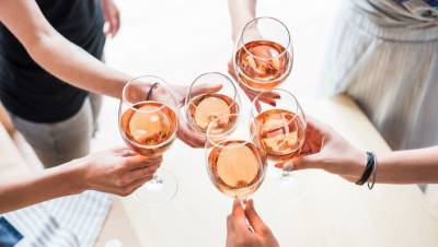 Эксперт назвала оптимальную дозу вина в день для женщин и мужчин