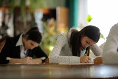 Рособрнадзор объявил о переносе сроков итогового сочинения в 11-х классах