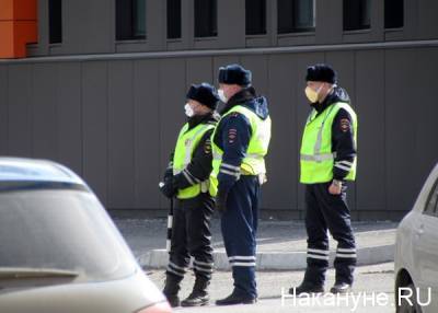В Екатеринбурге вновь задержали водителя, катавшего друзей на крыше автомобиля