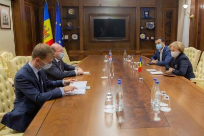 Председатель парламента Молдавии провела встречу с послом России