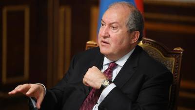 Президент Армении утвердил отставку главы Минобороны страны