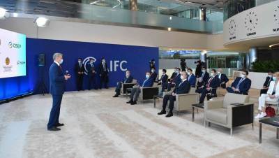 Токаев провёл встречу с российской делегацией на площадке МФЦА