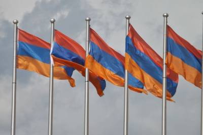 Президент Армении отправил в отставку министра обороны