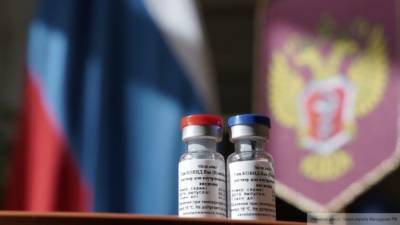 Украинский политолог назвал ошибкой отказ Киева от российской вакцины