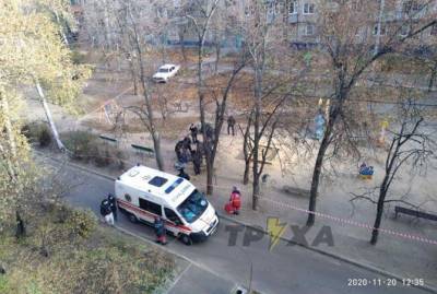 В Харькове на детской площадке мужчина взорвал гранату: ему оторвало кисть