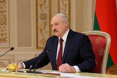 Лукашенко призвал белорусок рожать по три ребенка