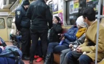 "Тупоголовые бесят": харьковчане ополчились против нарушителей в метро, пришлось останавливать поезд