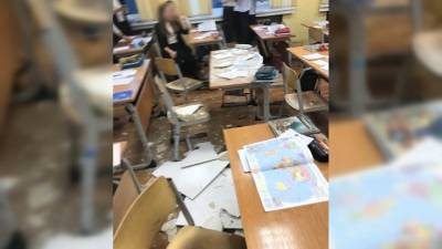 Потолок обрушился в архангельской школе во время урока