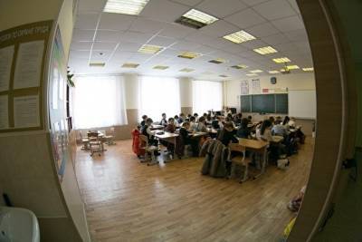 Болеет 7% педагогов. Власти не планируют водить дистант в школах Челябинской области