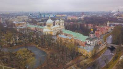 Патриарх Кирилл пожаловался Путину на состояние Александро-Невской лавры