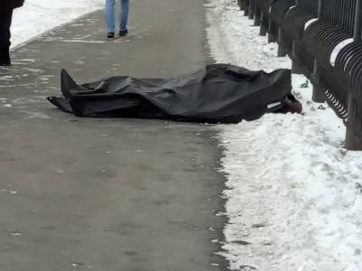 В Екатеринбурге на улице нашли труп бабушки в мешке