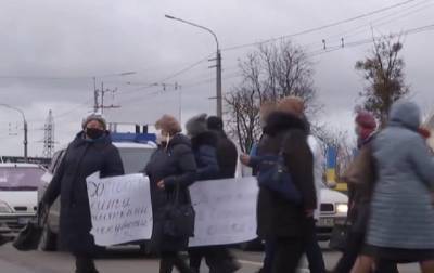 В Луцке протестующие медики перекрыли трассу