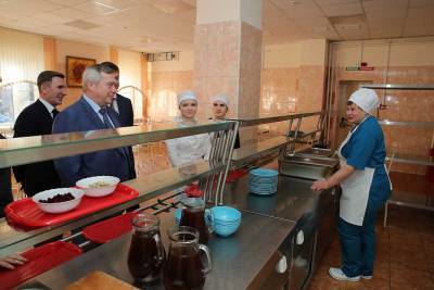 Бесплатное горячее питание получат еще больше учащихся Ростовской области